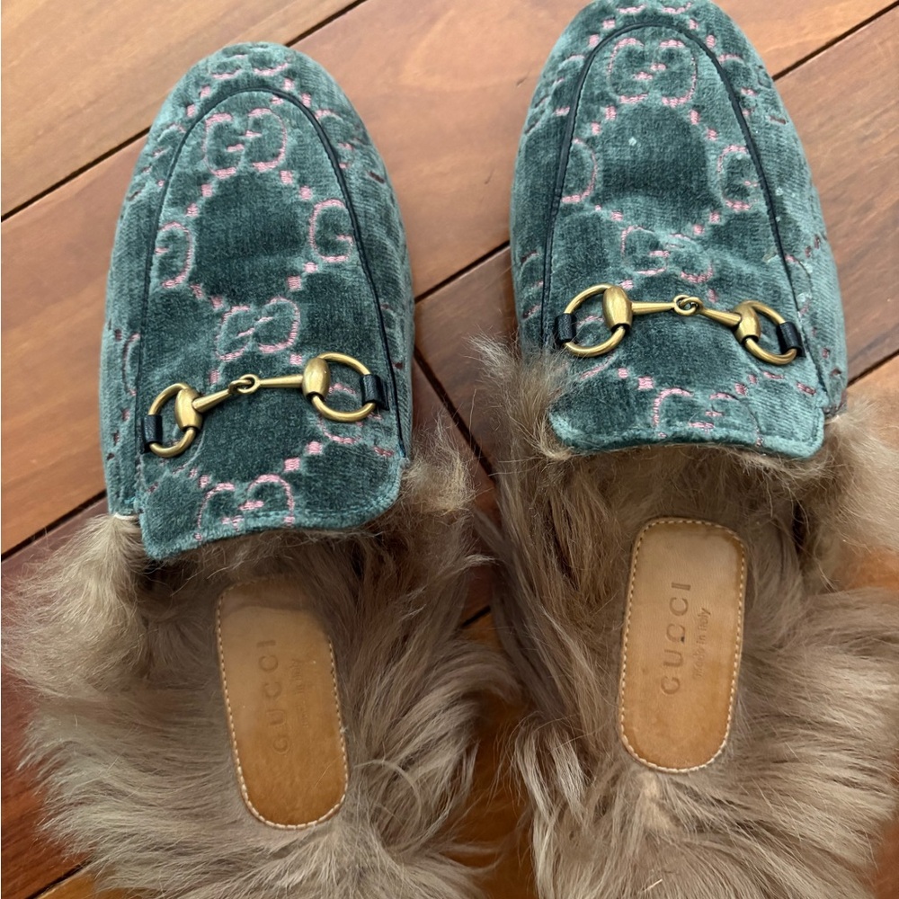 Gucci Women's Teal Velvet Loafers with Fur Detail